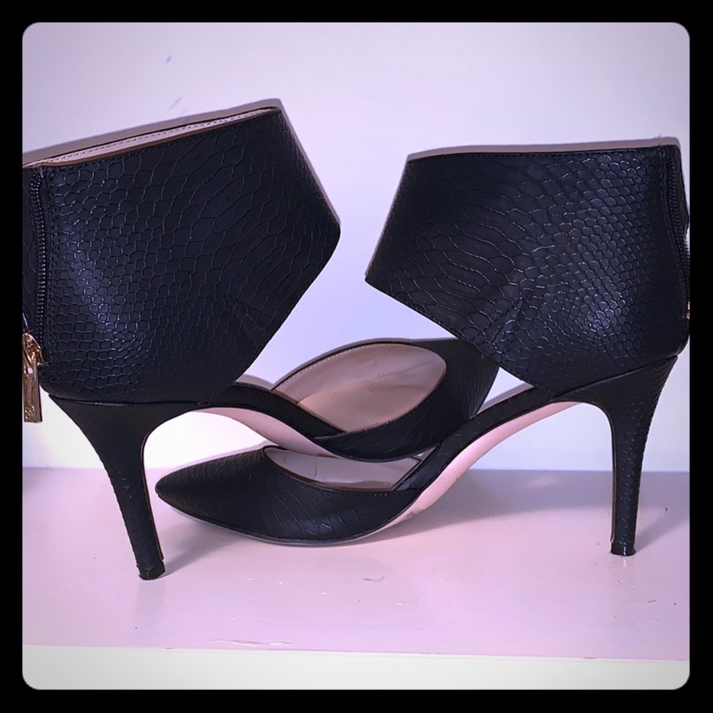 Jessica Simpson black closed toe heels. Size 10.